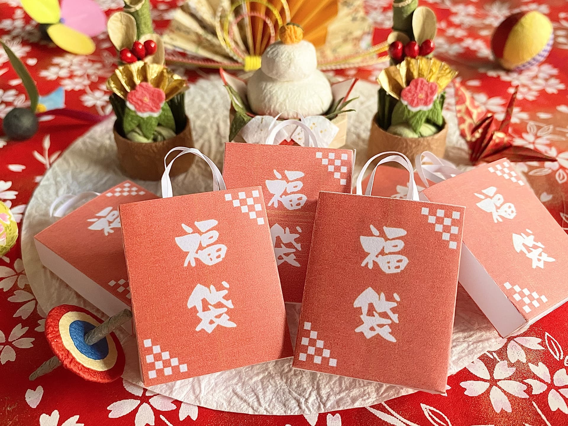 【はっとりさんおみくじ】マカロニえんぴつ福袋Lサイズ マカロニえんぴつオフィシャルグッズの福袋販売が決定！｜マカロニ